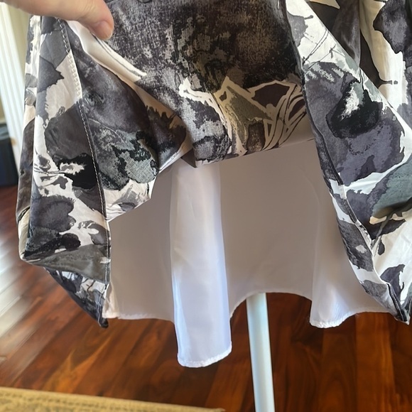 NWT - Express Black & White Watercolor Floral Mini Skirt lined w pockets, Size M - Picture 3 of 8